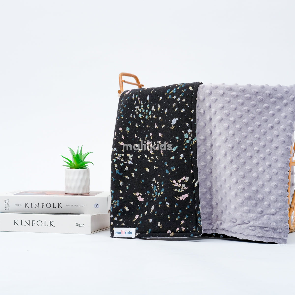 Minky Blanket - Soft Tiny Flowers