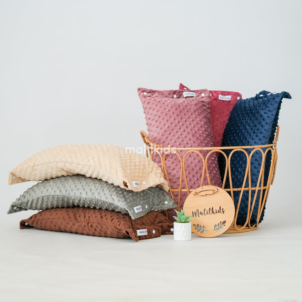 0-mix-bantal-menyusui-minky-mix-flatlay_2_1c1296d1-92be-4f71-abc8-5c696e4dfd36.jpg