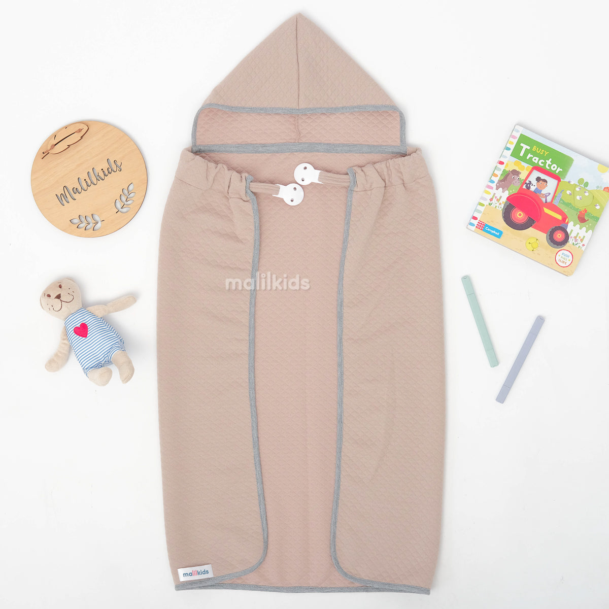 Blanket-clip-diamond-coffee-milk-flatlay_1.jpg