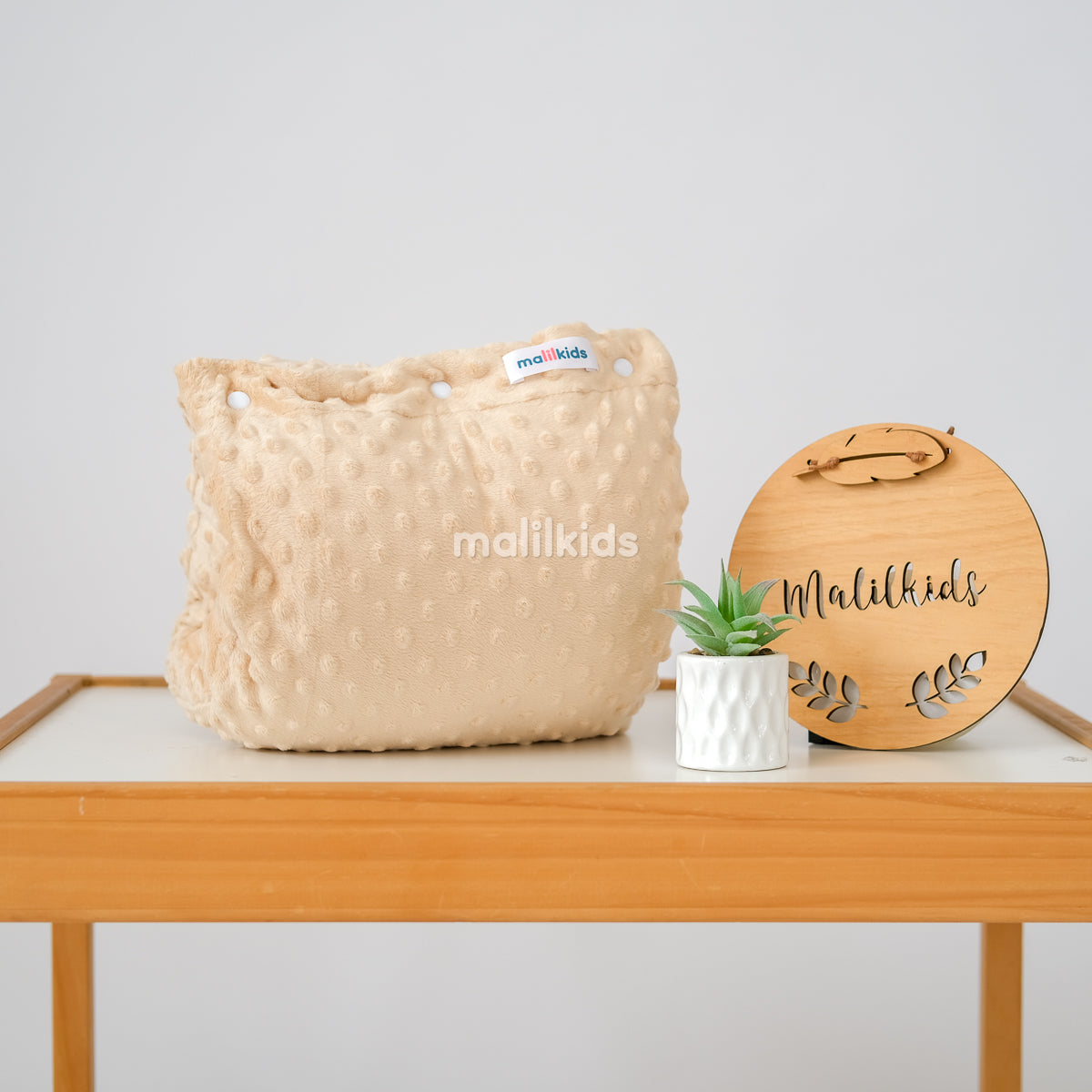 bantal-menyusui-minky-lite-brown-flatlay_1.jpg