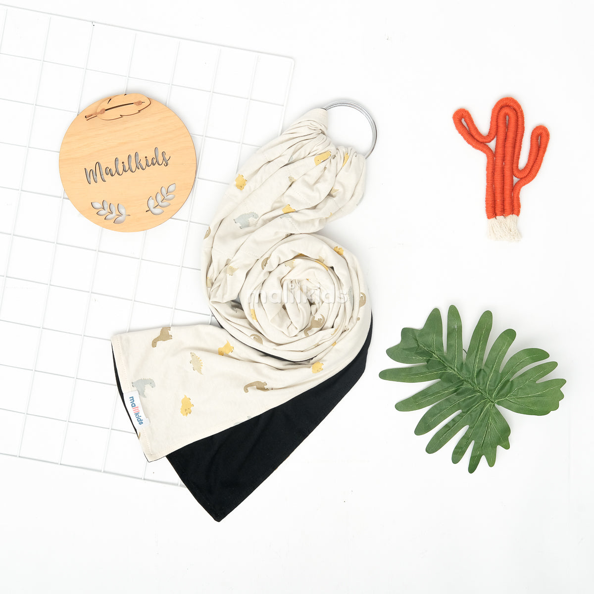 gasing-bb-baby-dino-flatlay_1.jpg