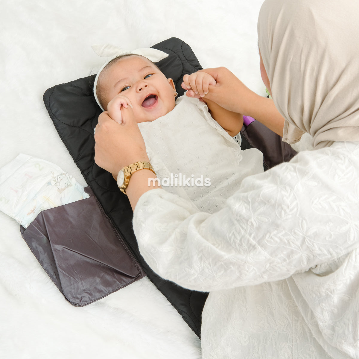 portable-diaper-changing-pad-premium-black_3.jpg