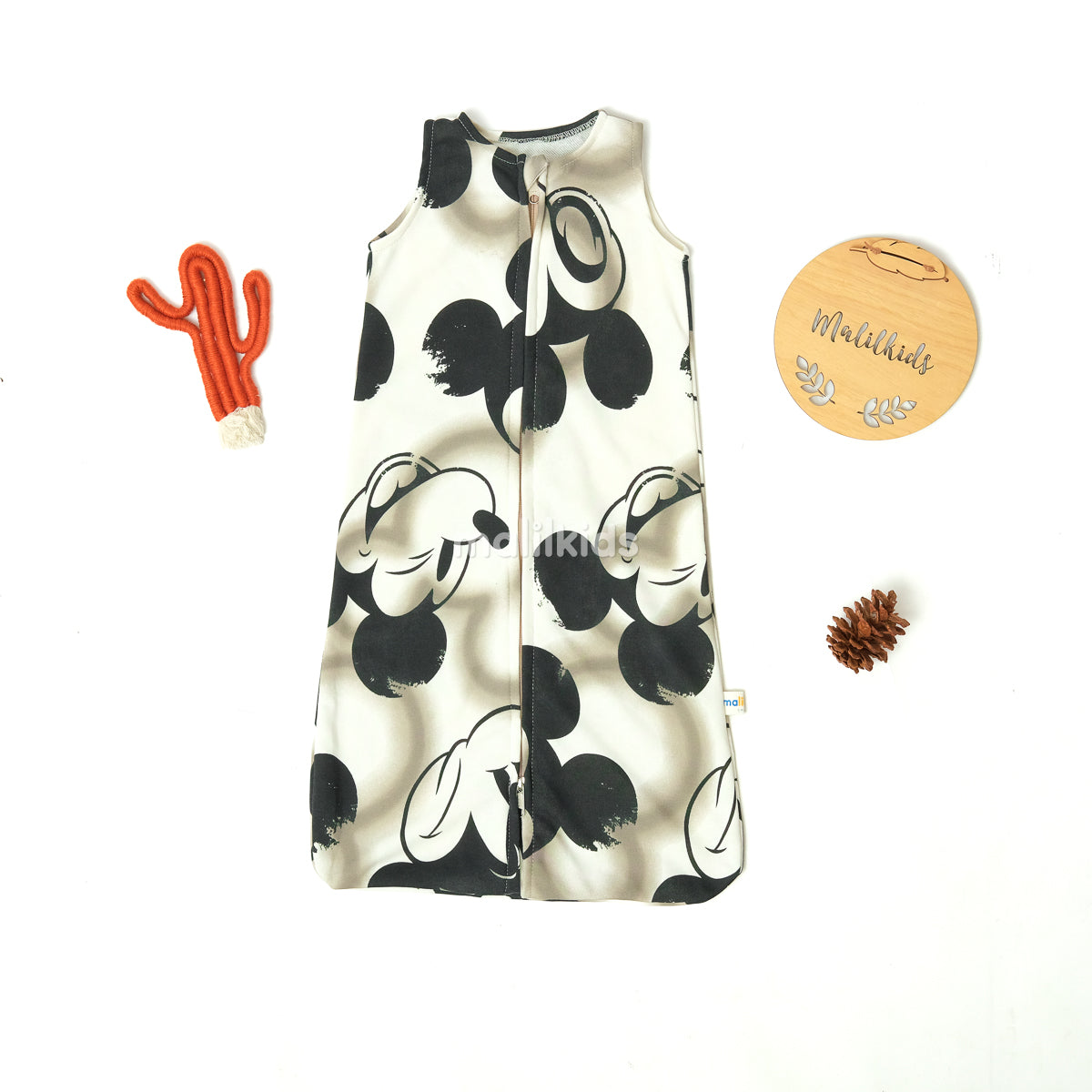 sleep-sack-monochrome-mouse-flatlay_1_f19d092a-8176-4378-9e27-81be9f519e90.jpg