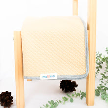 Load image into Gallery viewer, Diamond Baby Blanket Selimut Bayi - Cream
