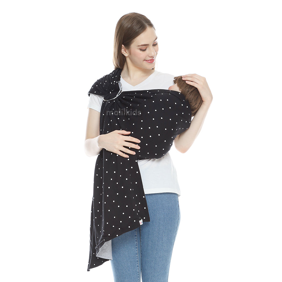 gasing-bolak-balik-black-polka-gendongan-ring-gendongan-instan-sling-ring-gendongan-kaos-ring-on-model-11.jpg