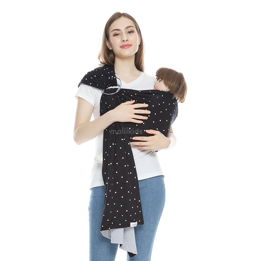gasing-bolak-balik-black-polka-gendongan-ring-gendongan-instan-sling-ring-gendongan-kaos-ring-on-model-2.jpg