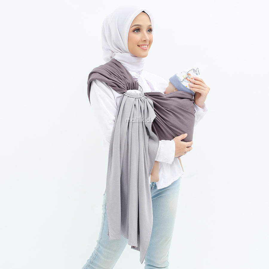 gasing-bolak-balik-polos-Dark-Grey-Mid-Grey-gendongan-ring-gendongan-instan-sling-ring-gendongan-kaos-ring-on-model-_5.jpg