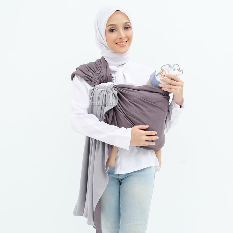 gasing-bolak-balik-polos-Dark-Grey-Mid-Grey-gendongan-ring-gendongan-instan-sling-ring-gendongan-kaos-ring-on-model-_8.jpg
