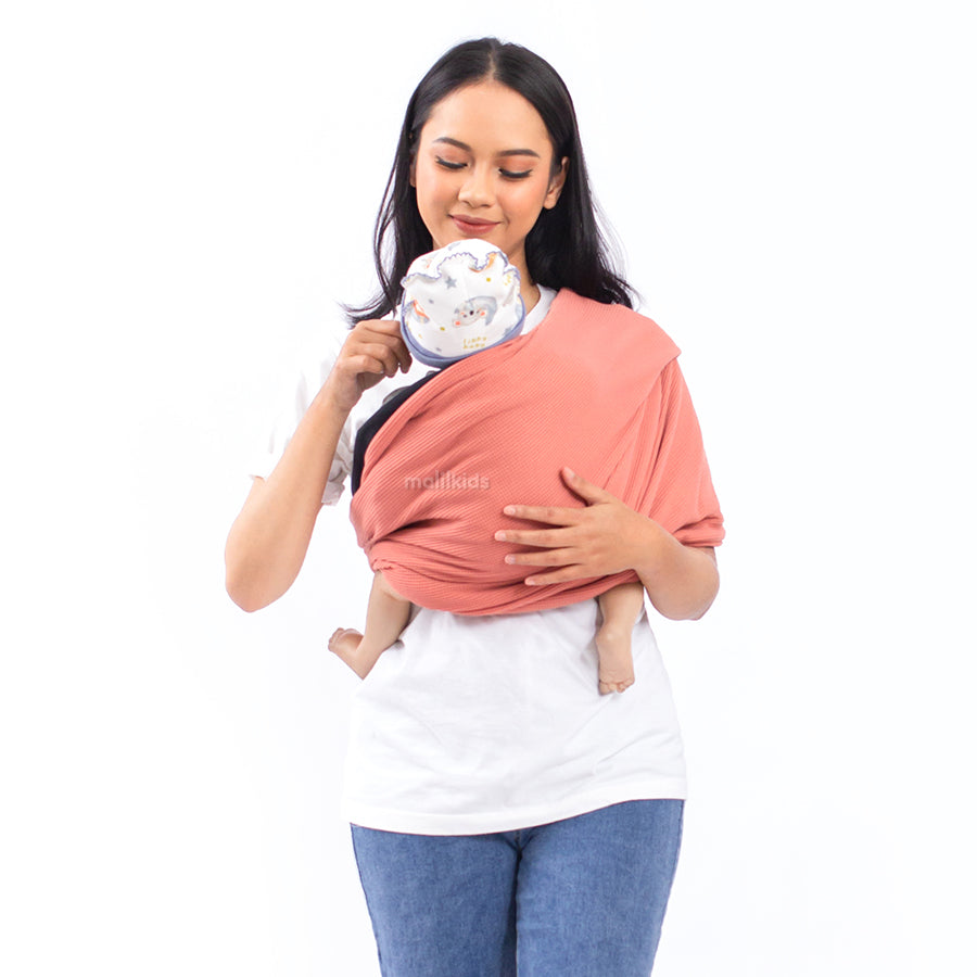 gbb-waffle-Salem-Hitam-geos-gendongan-kaos-gendongan-bayi-gendongan-instan-on-model-_3.jpg