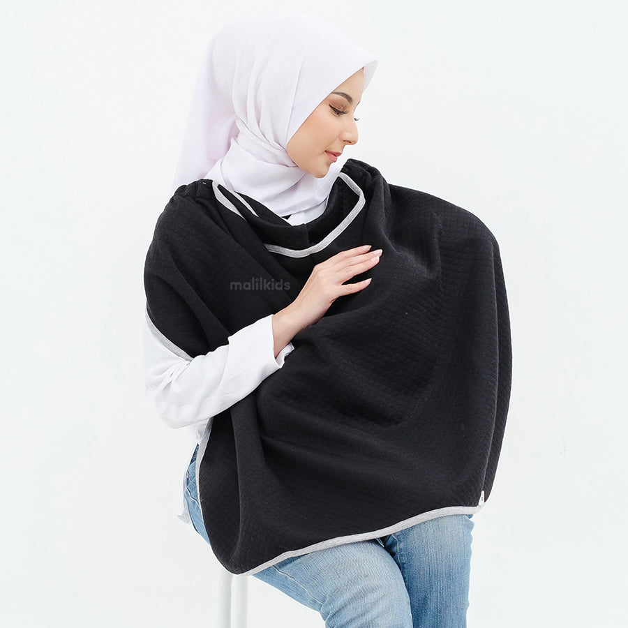 mabel-on-the-go-diamond-black-selimut-bayi-selimut-travel-on-model-_3.jpg