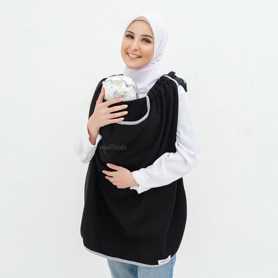 mabel-on-the-go-diamond-black-selimut-bayi-selimut-travel-on-model-_5.jpg
