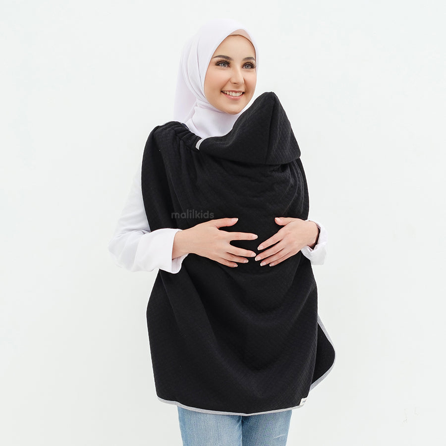 mabel-on-the-go-diamond-black-selimut-bayi-selimut-travel-on-model-_7.jpg